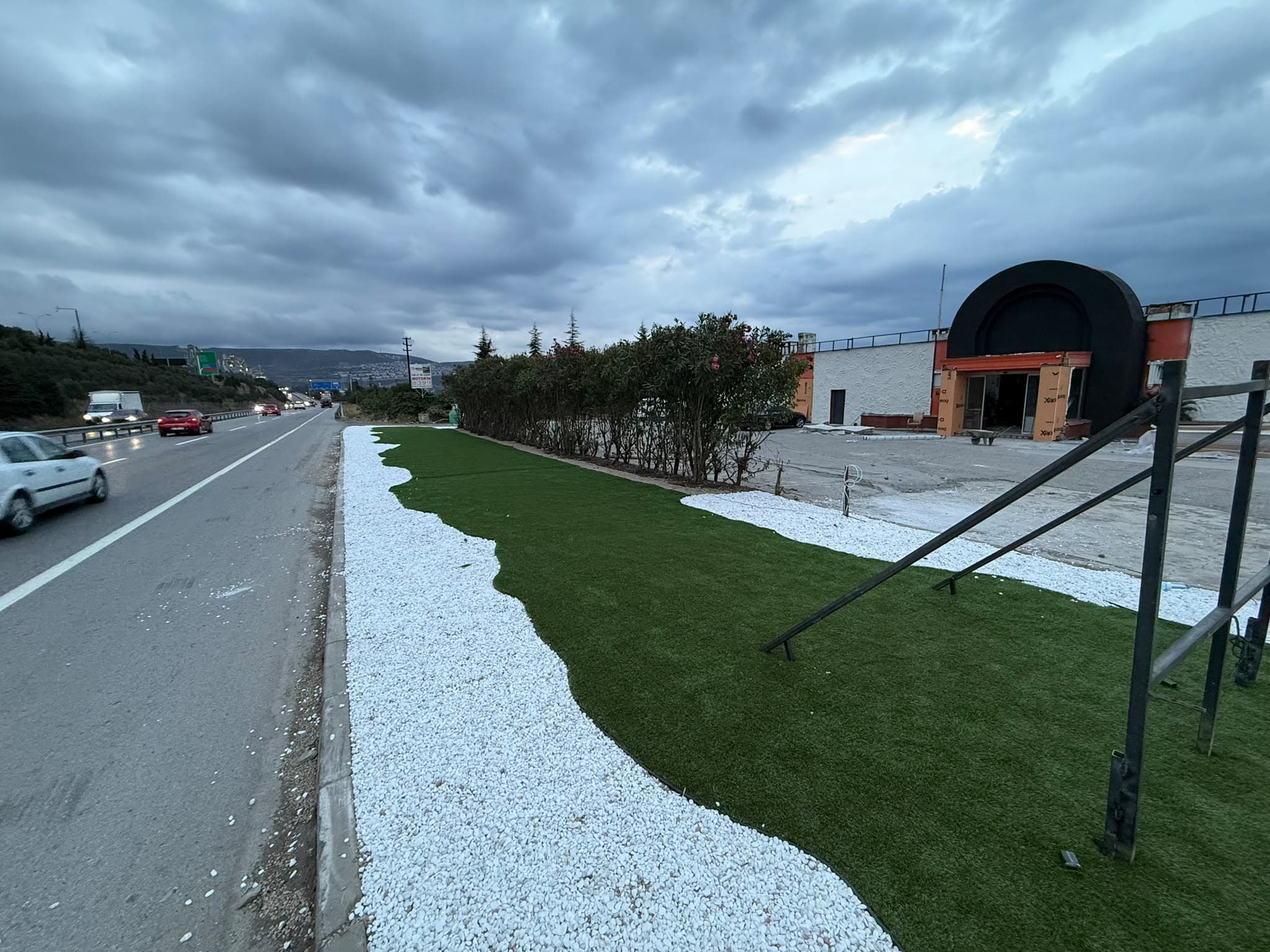 Yakamoz Otel dış cephe ve çevre düzenlemesi, farklı açıdan görünüm
